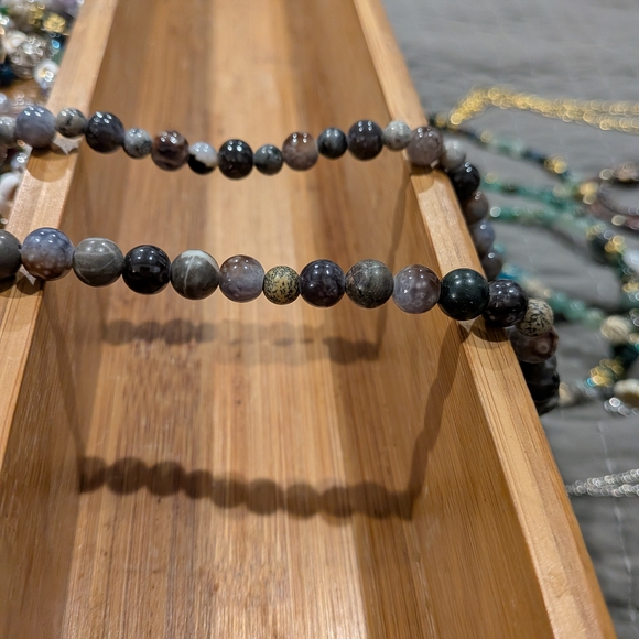 "Shelly" Elegant Beaded Necklace - Picture 2 of 2